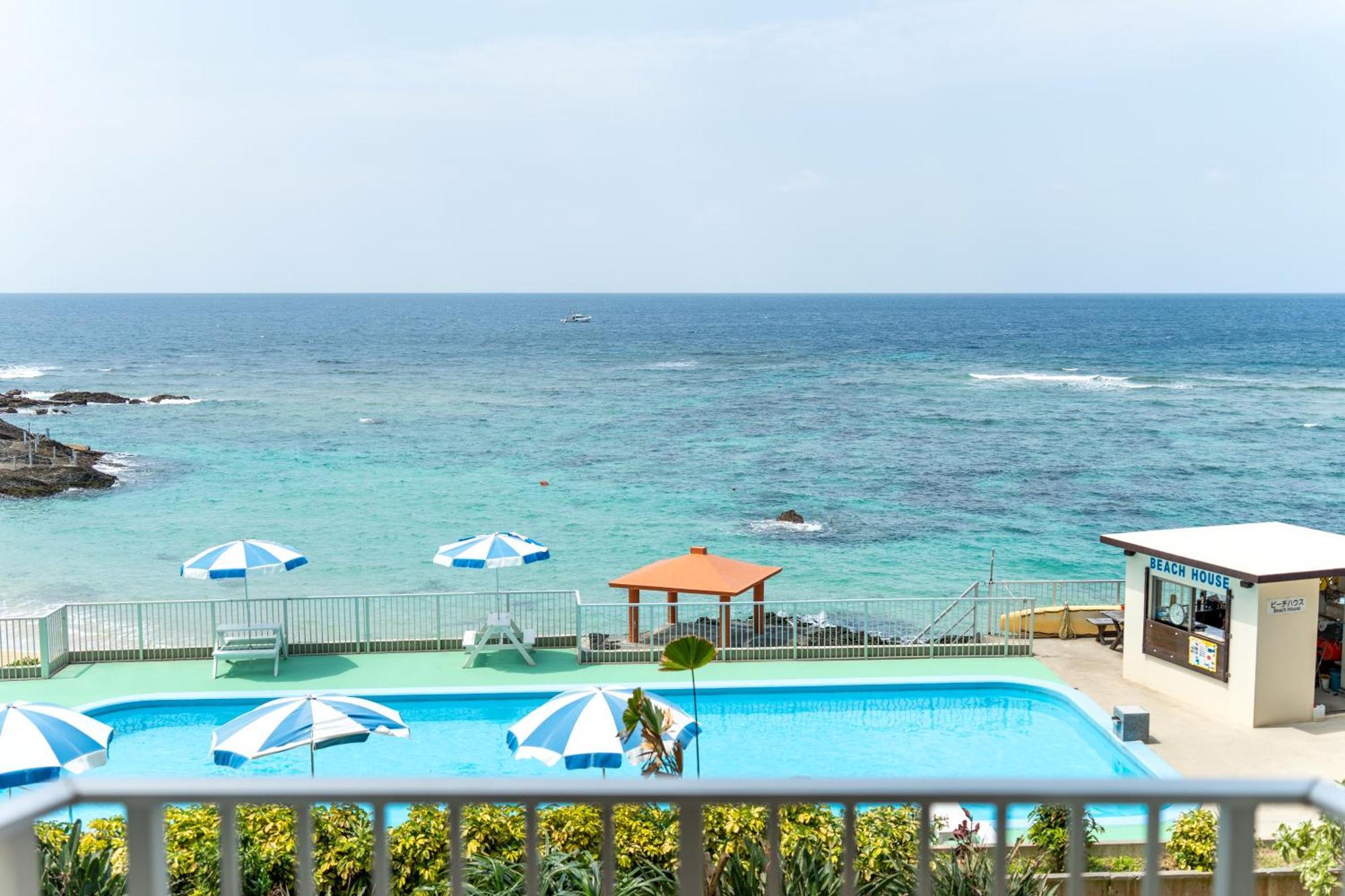 Hotel Miyuki Beach Онна Экстерьер фото